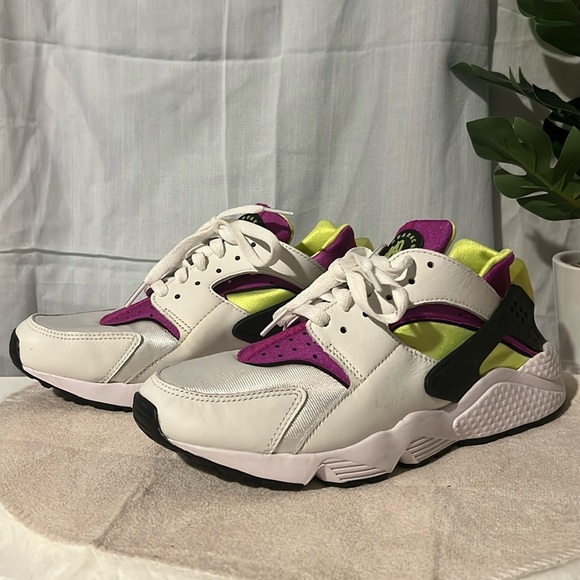 Nike 2021 Air Huarache 'Magenta' - Picture 2 of 8
